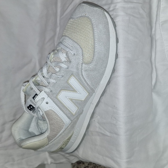 New Balance, Men's 8.5, Light Gray & Taupe - Picture 2 of 3